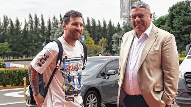 Tapia recibió a Messi en Ezeiza