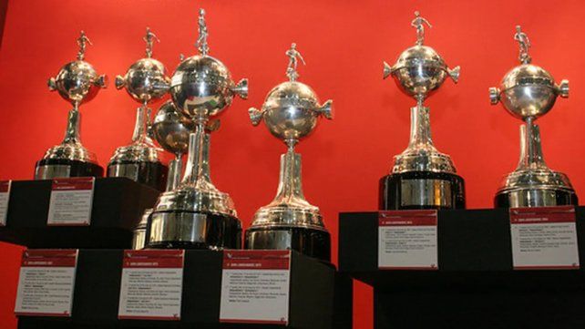 Independiente vs. Conmebol: exige retirar sus trofeos y objetos históricos del museo.