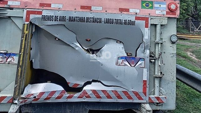Accidente entre un auto, un camión y un colectivo sobre Ruta Nacional 168