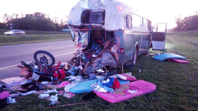 Un camión chocó la parte trasera de un motorhome