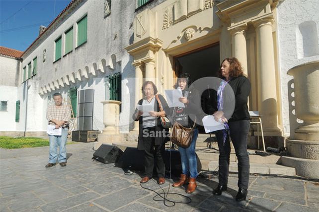Homenajearon a los docentes y a los establecimientos escolares que ayudaron a los evacuados durante la inundación del 2003
