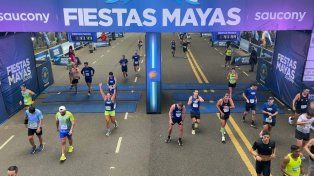 Destacada actuación de una entrerriana en la histórica Carrera Maya. (Calza verde y brazos en alto para Luz Ramírez)