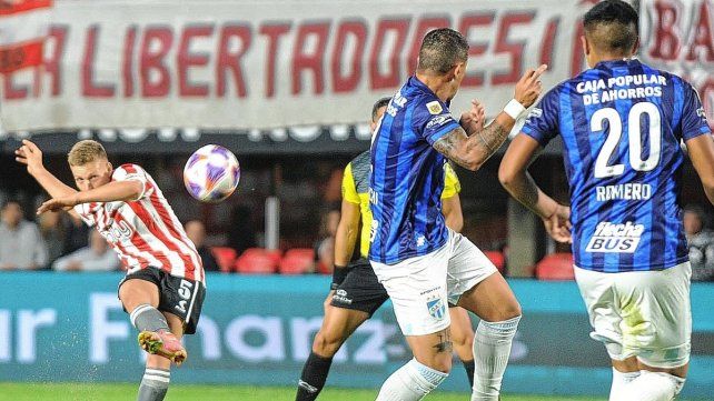 Estudiantes fue local en su cancha.