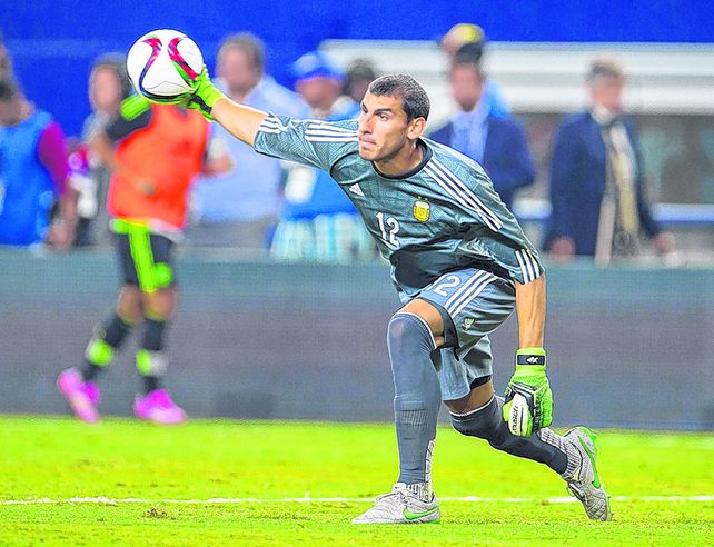 El último. Guzmán jugó un partido con Sampaoli y fue goleada 6-0 a Singapur. Caballero jugó dos: triunfo ante Italia y 6-1 en contra con España.