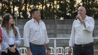El intendente Raimundo junto al concejal Gustavo Oggero y la subsecretaria Delfina Cavagnero.