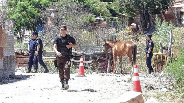 Femicidio en Paraná. La Policía realiza las investigaciones de rigor.