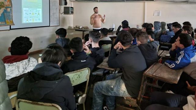El objetivo de la capacitación es que los adolescentes conozcan las nociones básicas del cambiante mundo financiero y sus principales variables.