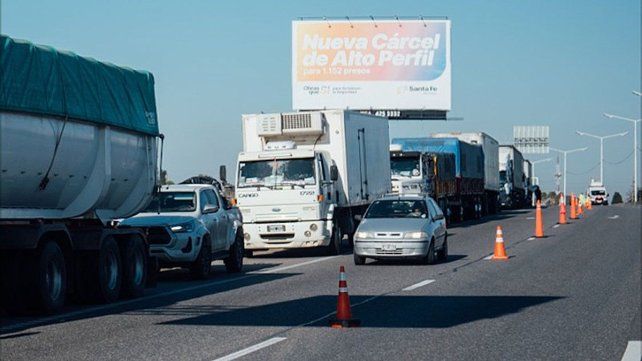 Habrá cortes programados en el puente Rosario-Victoria este martes.