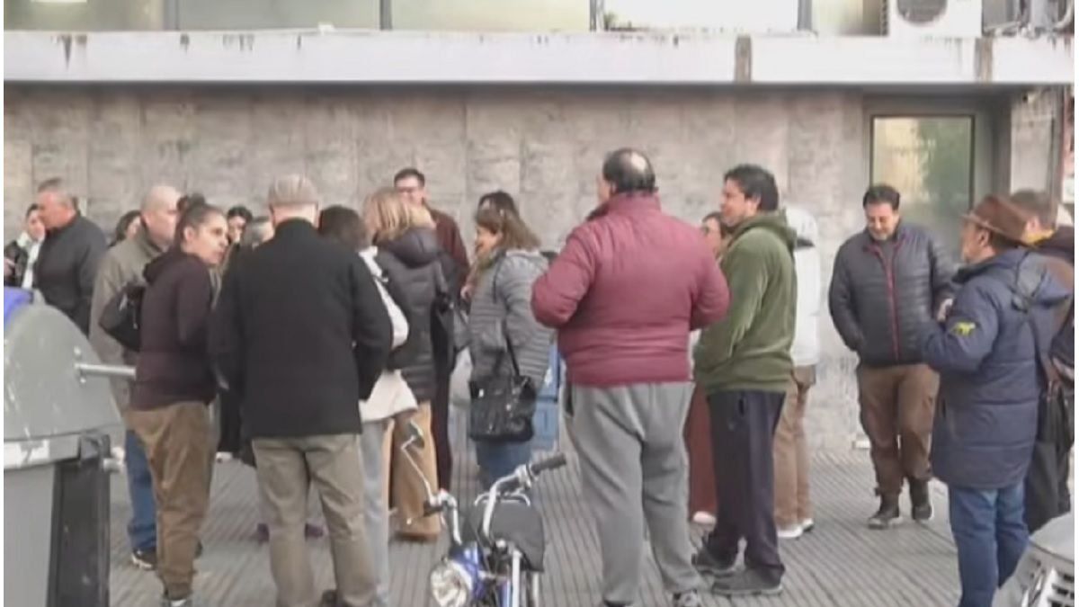 Paraná: Agencieros protestaron frente al Iafas por el cambio de cartelería
