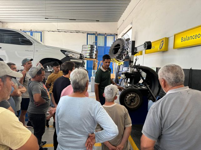 El curso de gomería fue una de las cinco propuestas de capacitación que se desarrollaron en 31 localidades del departamento General López.