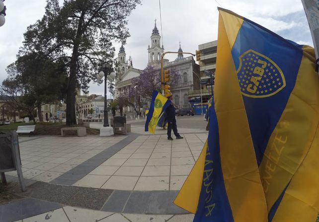 Paraná se viste de Azul y Oro esperando por el partido de Boca