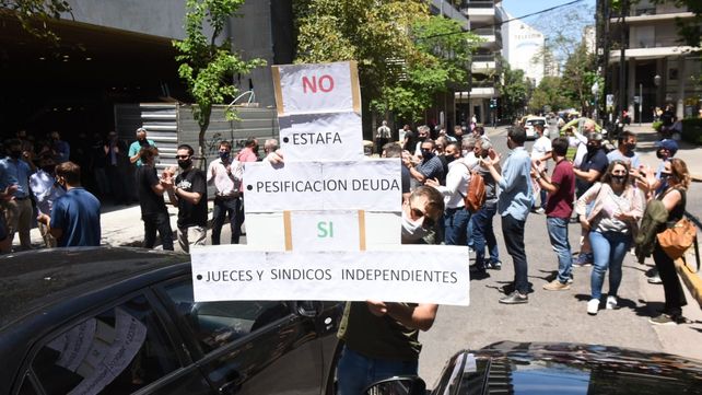 En noviembre los acreedores se manifestaron frente a la Bolsa de Comercio de Rosario.