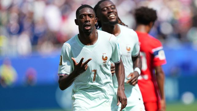 Ousmane Dembelé celebra el tercer gol de Francia y de su cosecha personal.&nbsp;