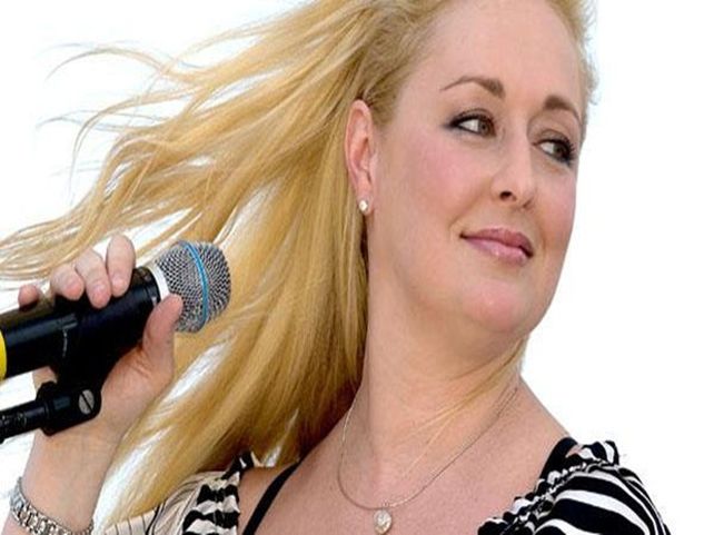 Hallan muerta a una exitosa artista de country