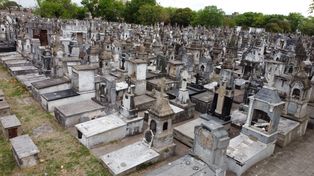 El cementerio La Piedad será escenario de un dùo de violín y contrabajo