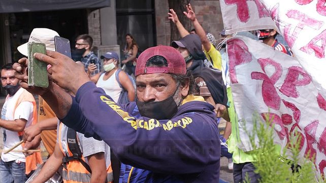 Estacionamiento Medido: tarjeteros protestaron frente al municipio