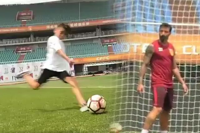 Golazo. El derechazo de Tomás que sorprendió al Pocho y se viralizó en las redes.