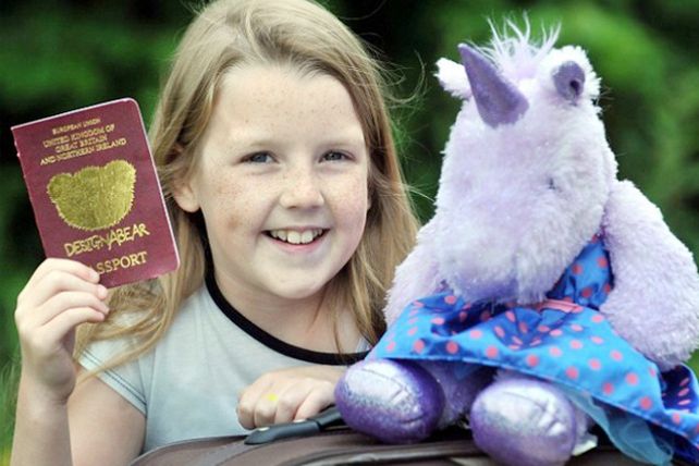 Una nena pasó por la aduana turca con el pasaporte de un unicornio