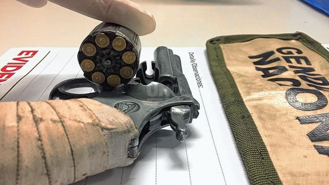 Gendarmería incautó un revólver a un hombre que vaiajaba en su auto e intentó eludirlos