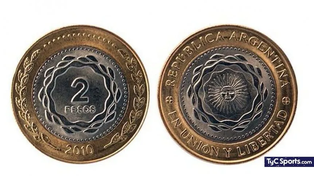 La moneda de dos pesos se vende en hasta 12 persos para recuperar el cobre de su aro exterior.&nbsp;