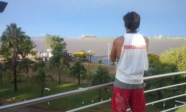 Arquero, goleador, guardavidas y músico