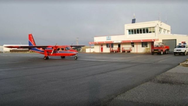 Malvinas. Desde 1999 hay un vuelo semanal de las islas a Punta Arenas.