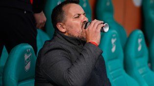 El técnico de Newells Cristian Fabbiani fue criticado por un futbolista de Defensa.