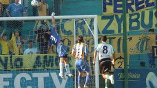 Vuela Broun. Fatura se exige al máximo en aquel partido del 9 de abril de 2006, el día que hizo su debut en Central.