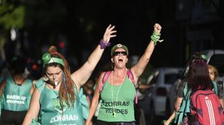 Mujeres feministas durante la marcha populosa marcha de este miércoles del 8M 2023.