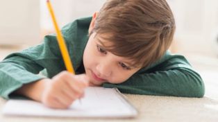La postura corporal de los chicos afecta la memoria y el aprendizaje de conocimientos