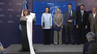 Patricia Bullrich envió a EE. UU. la lista de 15.000 barras que no podrán asistir al Mundial de Clubes