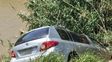Insólito accidente en San Lorenzo: un coche fúnebre cayó por una barranca y quedó al borde del arroyo