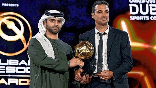 Scaloni recibió un reconocimiento a la Trayectoria en Dubai