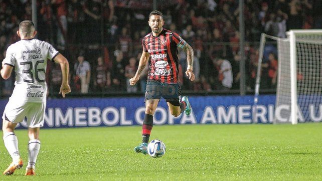 Sergio Ojeda fue reemplazado promediando el entretiempo por una sobrecarga muscular