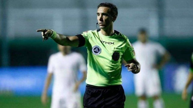 Pablo Dóvalo dirigió una sola vez a Central en lo que va del torneo y fue empate contra Godoy Cruz.