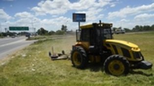 Tras la denuncia de La Capital, Vialidad salió a limpiar Circunvalación y mejorar la visibilidad