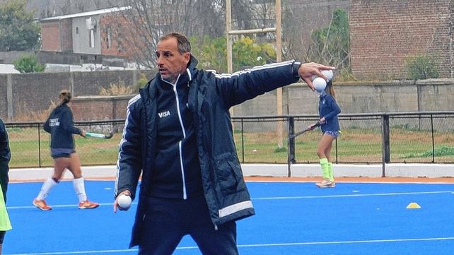 Germán Orozco brindó una importante capacitación de hockey