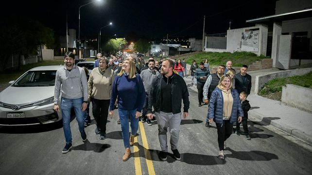 La intendenta de Paraná recorrió las obras de renovación de pavimento