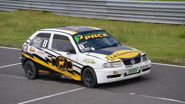 Bruco Pace peleó mucho para obtener la victoria en TA 1600.