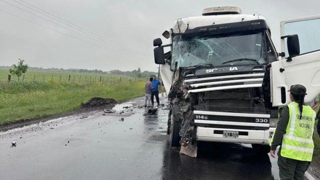 Chocaron por alcance camiones de gran porte en la ruta nacional 11 con desvío del tránsito vehicular