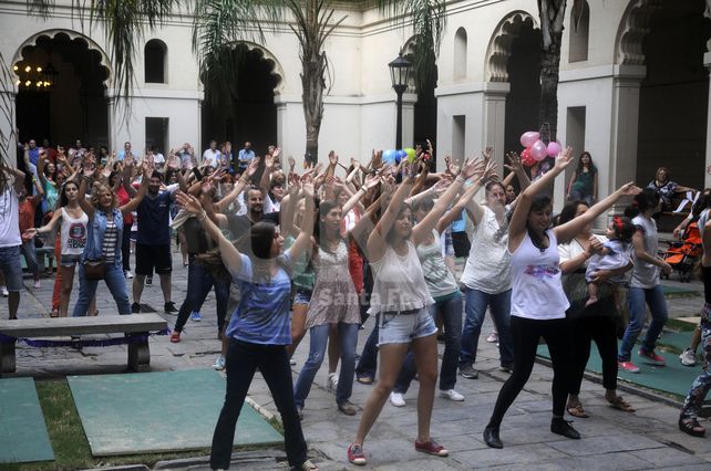 Sincronizados. La mayoría de los asistentes había practicado la coreo.