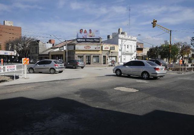 Habilitaron la circulación completa en Bulevar Pellegrini y Urquiza tras el arreglo del socavón