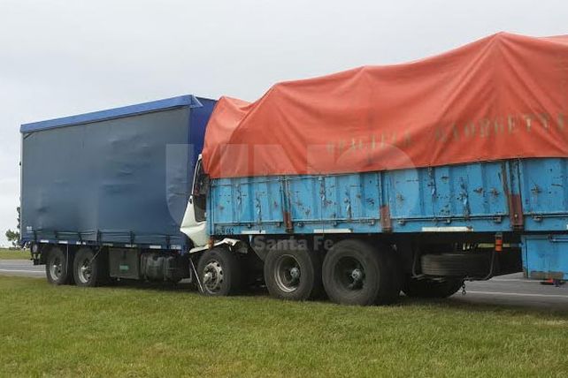Un muerto por el choque de dos camiones en la autopista Santa Fe-Rosario