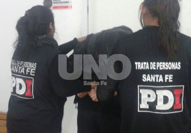 Terrorífico: salvó su vida tras resistir el brutal ataque de su marido con un cuchillo