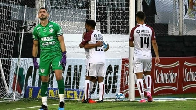 Colón hace un culto de la efectividad en el arco rival