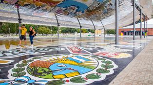 Finalizó el laqueado del mural de El Aura y ya se puede transitar normalmente