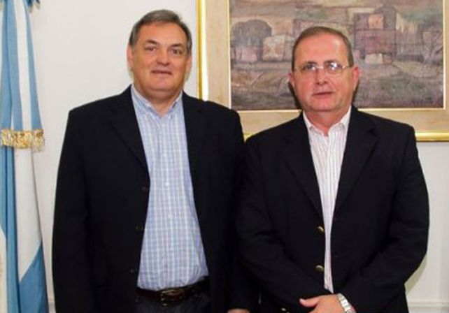 El ingeniero García junto al Ministro de Obras Públicas santafesino Julio Schneider.