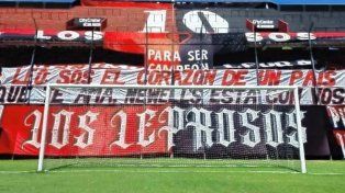 En Newells colgaron banderas en apoyo a Messi.