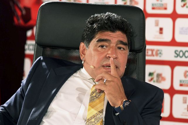 Maradona disparó munición gruesa contra el Patón Bauza
