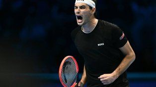 Fritz derrotó a Miñaur y se acerca a las semis del ATP Finals